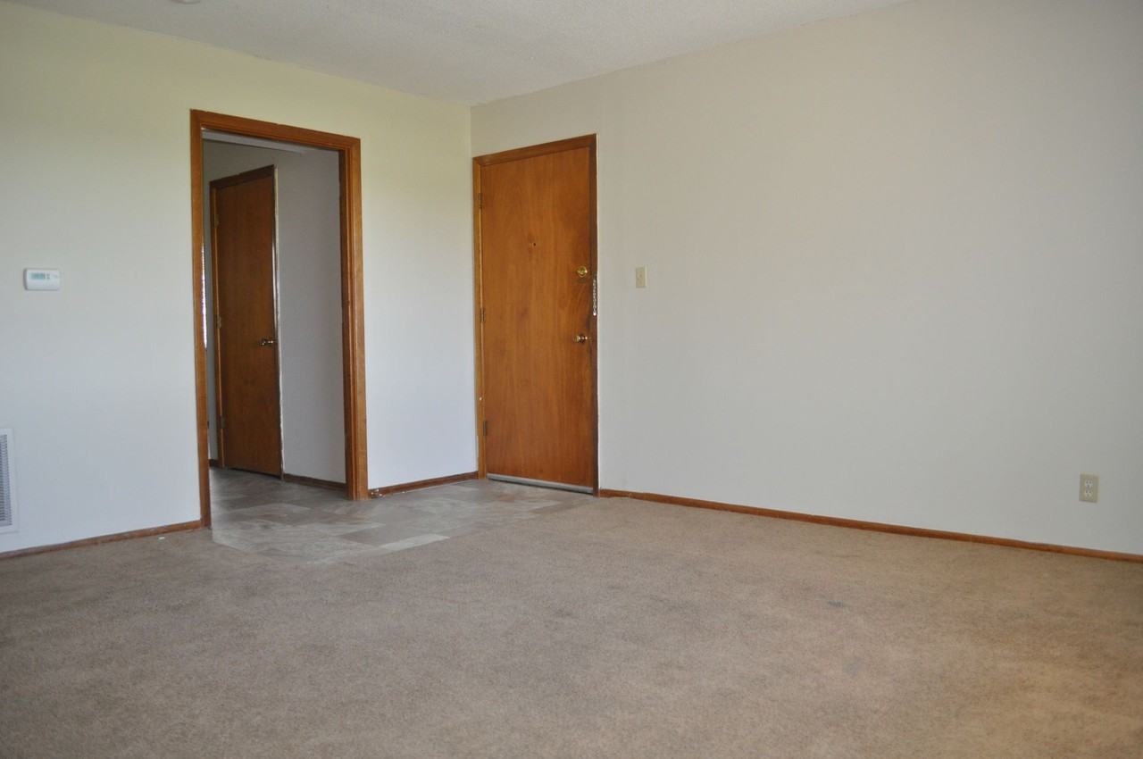 2107 Clark St - Photo 4 of 15