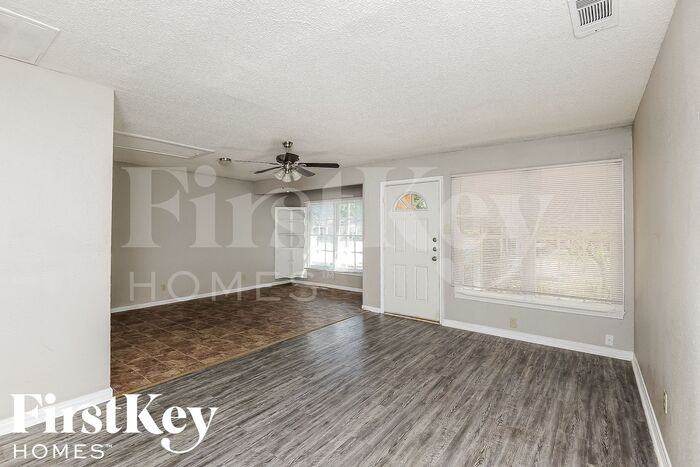 717 Schilder Dr - Photo 2 of 14