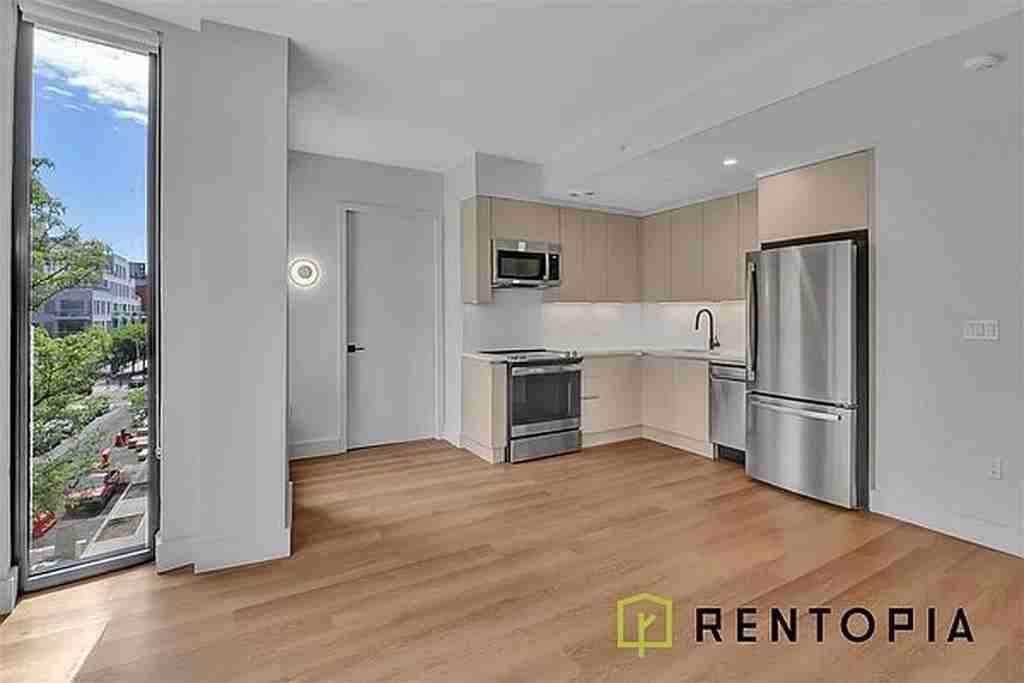 Hope St #101 - Photo 2 of 20