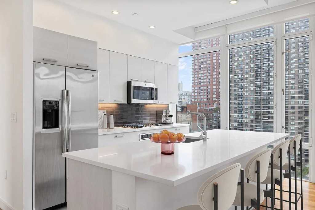 E 74th St 17A, New York, NY 10021 2 Bedroom Apartment for 9,950/month