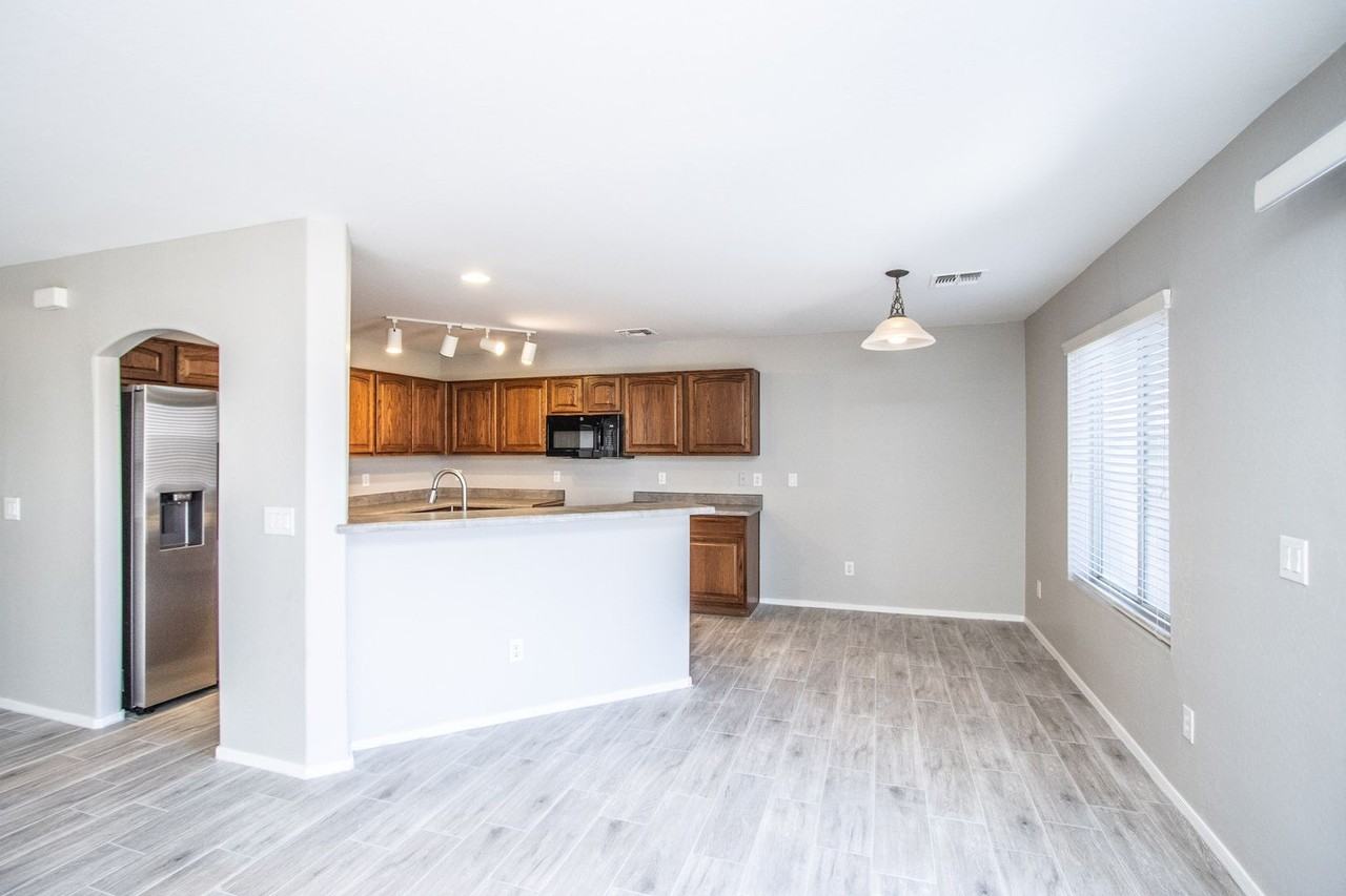 1478 E Stirrup Ln - Photo 4 of 33