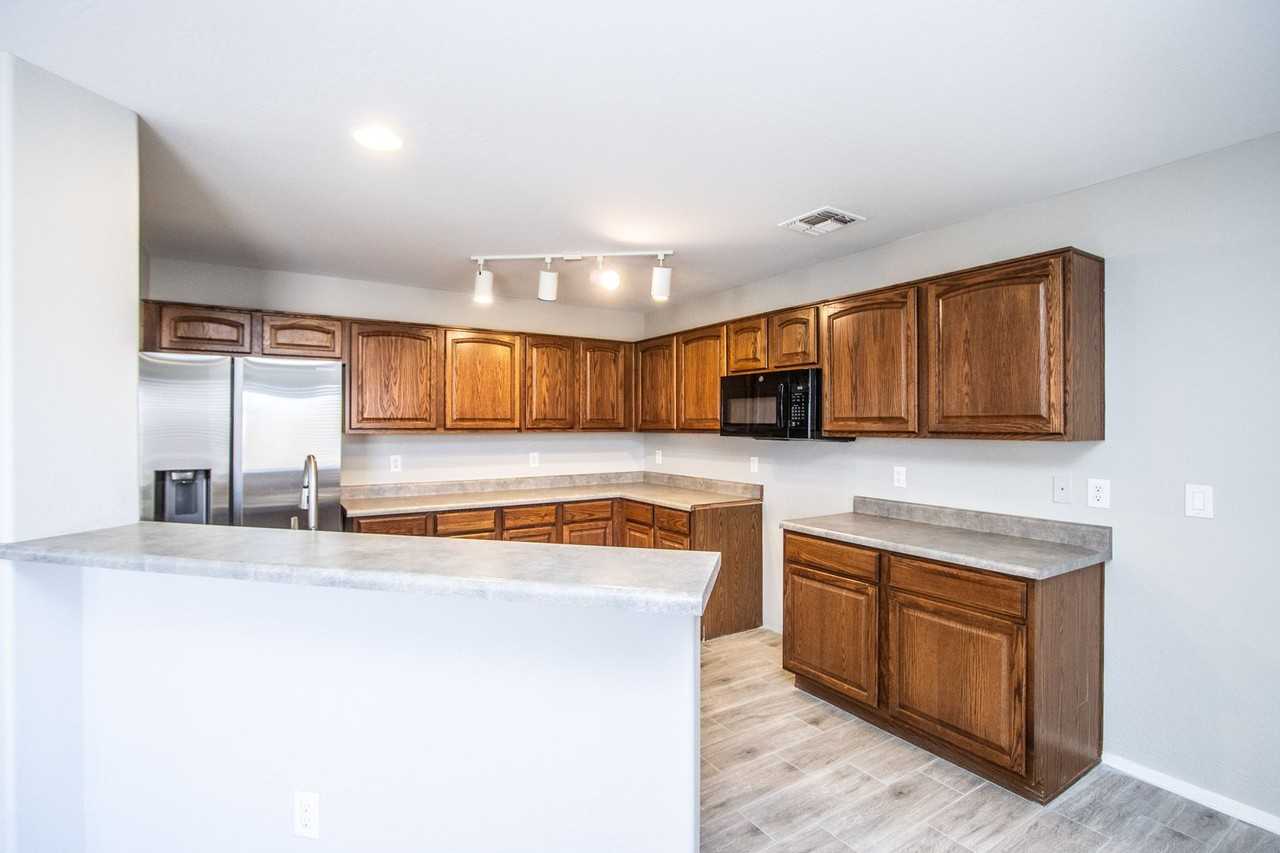 1478 E Stirrup Ln - Photo 5 of 33