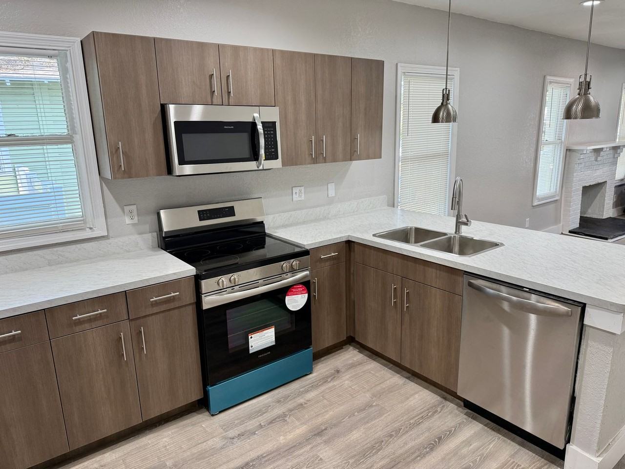 507 E Hugh St - Photo 5 of 24