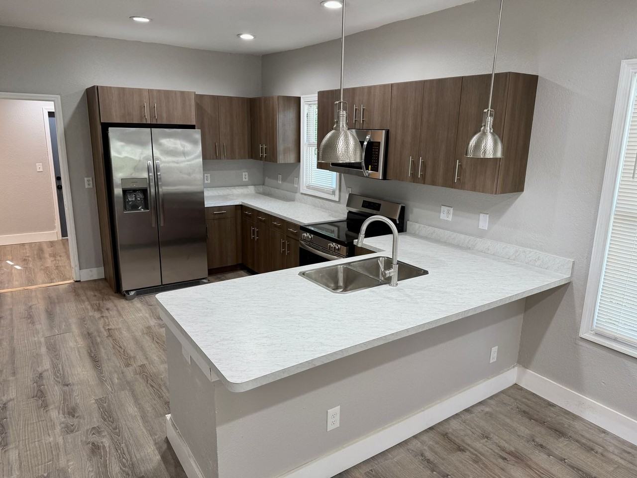 507 E Hugh St - Photo 6 of 24