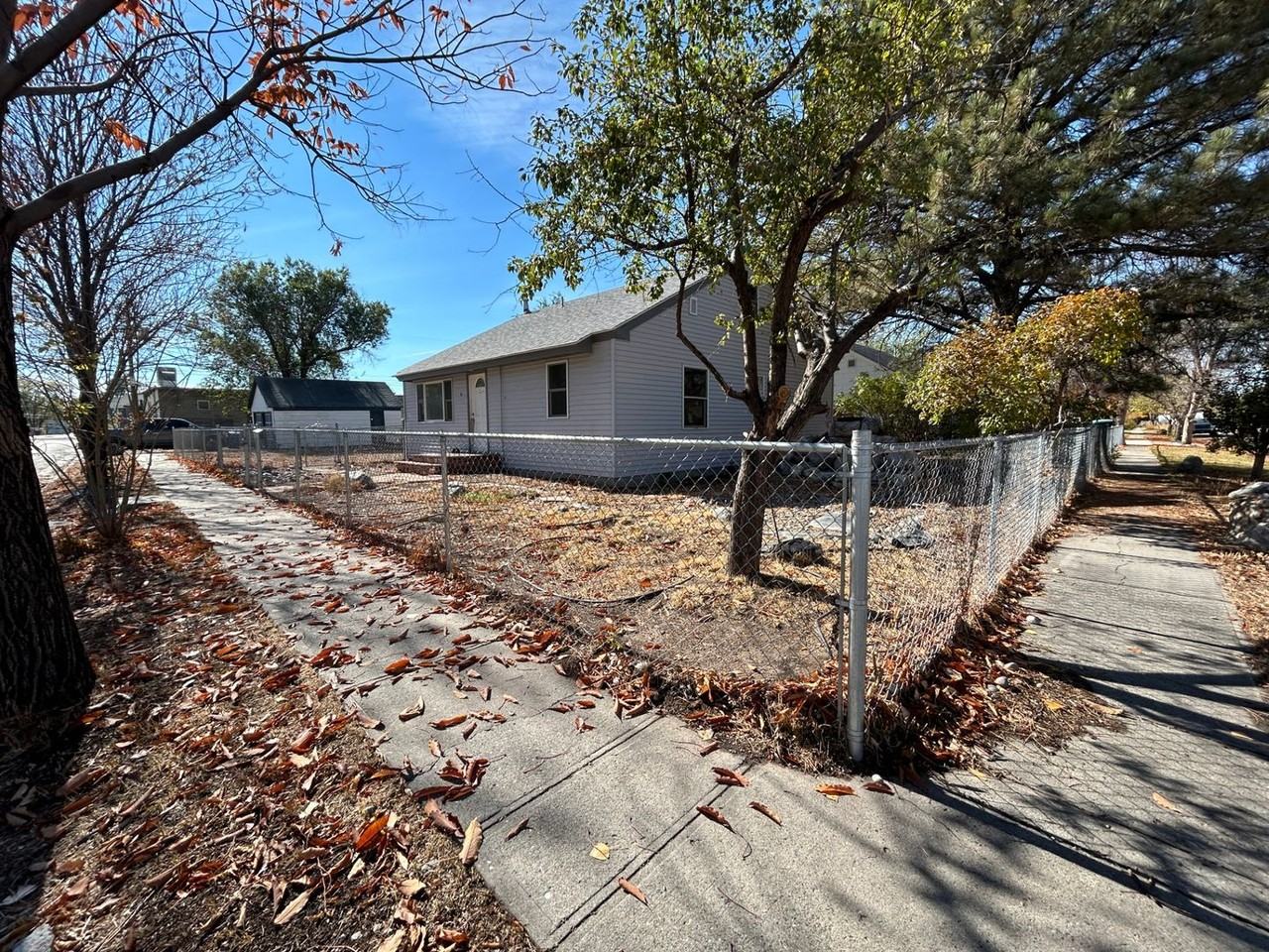 120 N 9th St W - Photo 2 of 50