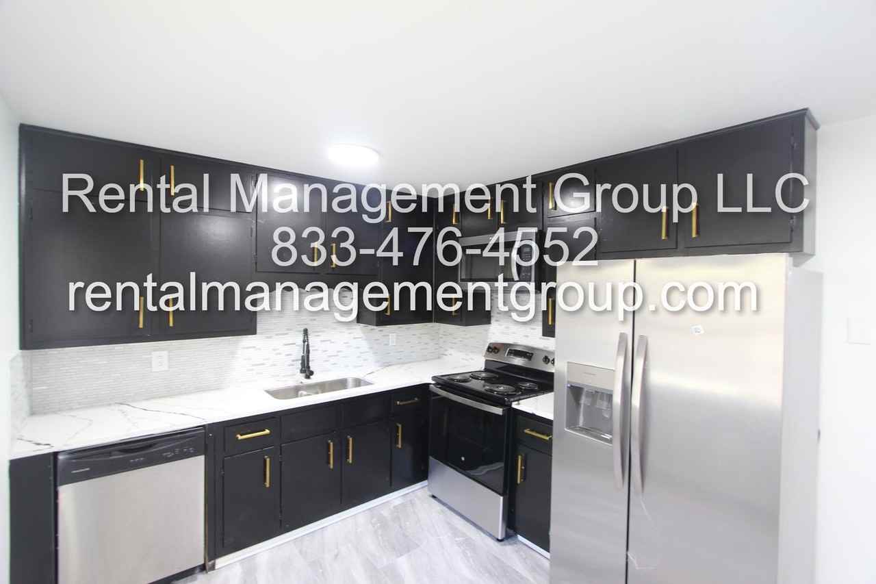 1139 Kawanda Lane Northeast - Photo 4 of 16