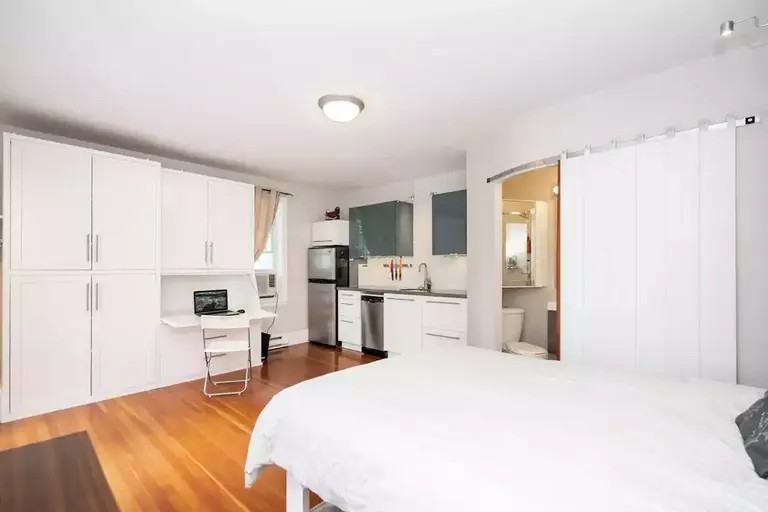 869 Palmerston Ave - Photo 3 of 5