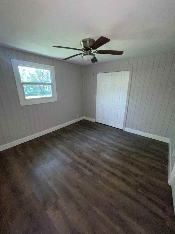 2502 W 30th St - Photo 3 of 19