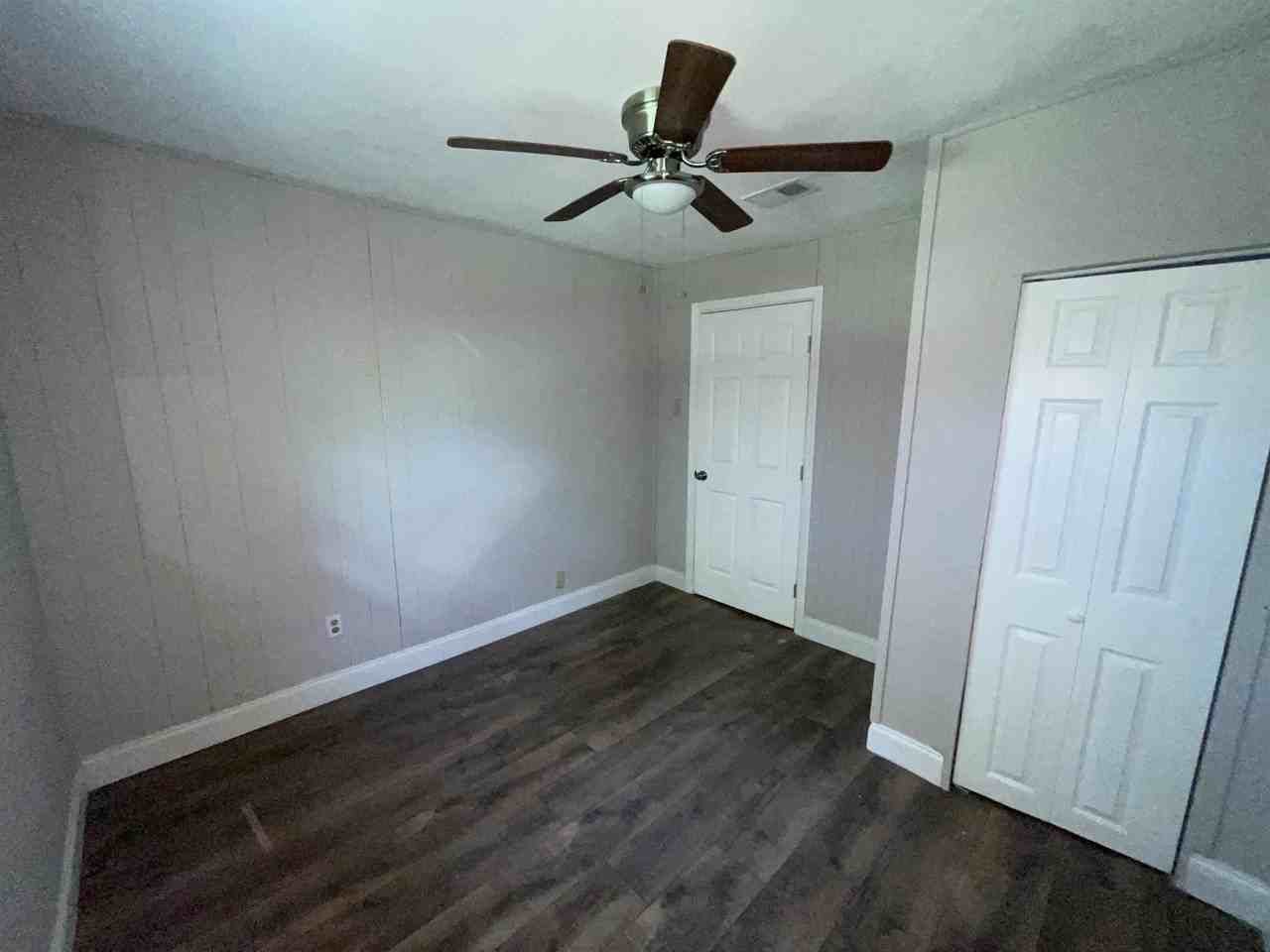 2502 W 30th St - Photo 2 of 19