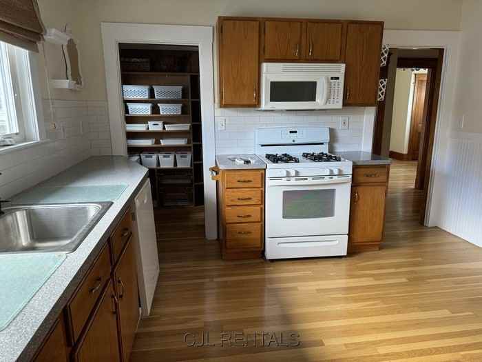 343 Arlington St - Photo 3 of 14