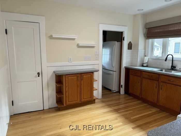 343 Arlington St - Photo 4 of 14