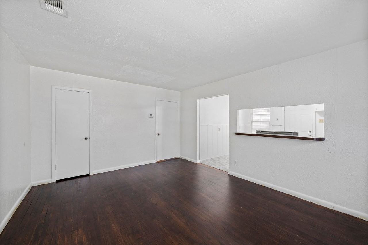 411 Forrest Ave - Photo 3 of 9