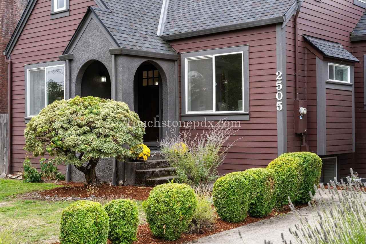 2505 Se 70th Ave - Photo 3 of 42
