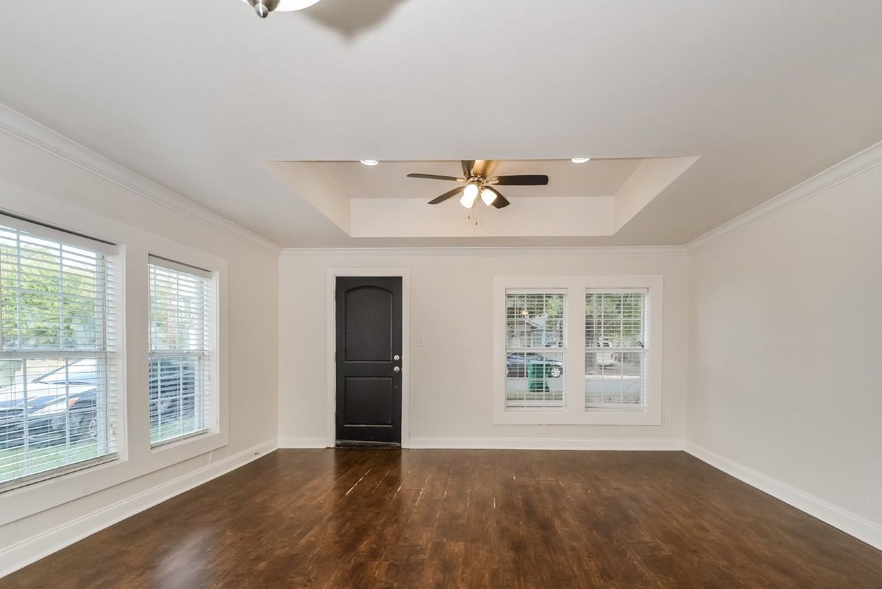 814 W College St - Photo 3 of 13