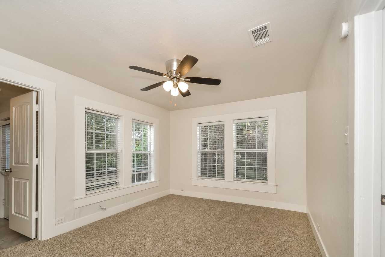 814 W College St - Photo 7 of 13