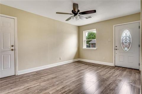 2312 Sauvage Ave - Photo 5 of 21