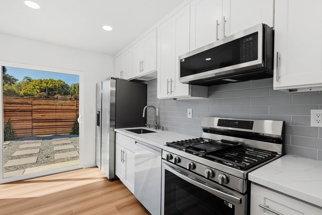 820 Santa Paula St - Photo 3 of 18