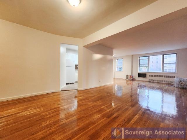 3555 Oxford Ave - Photo 2 of 10