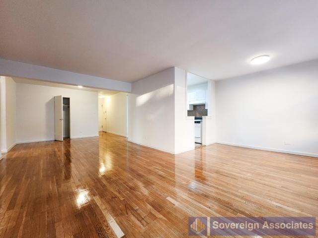 3555 Oxford Ave - Photo 3 of 10