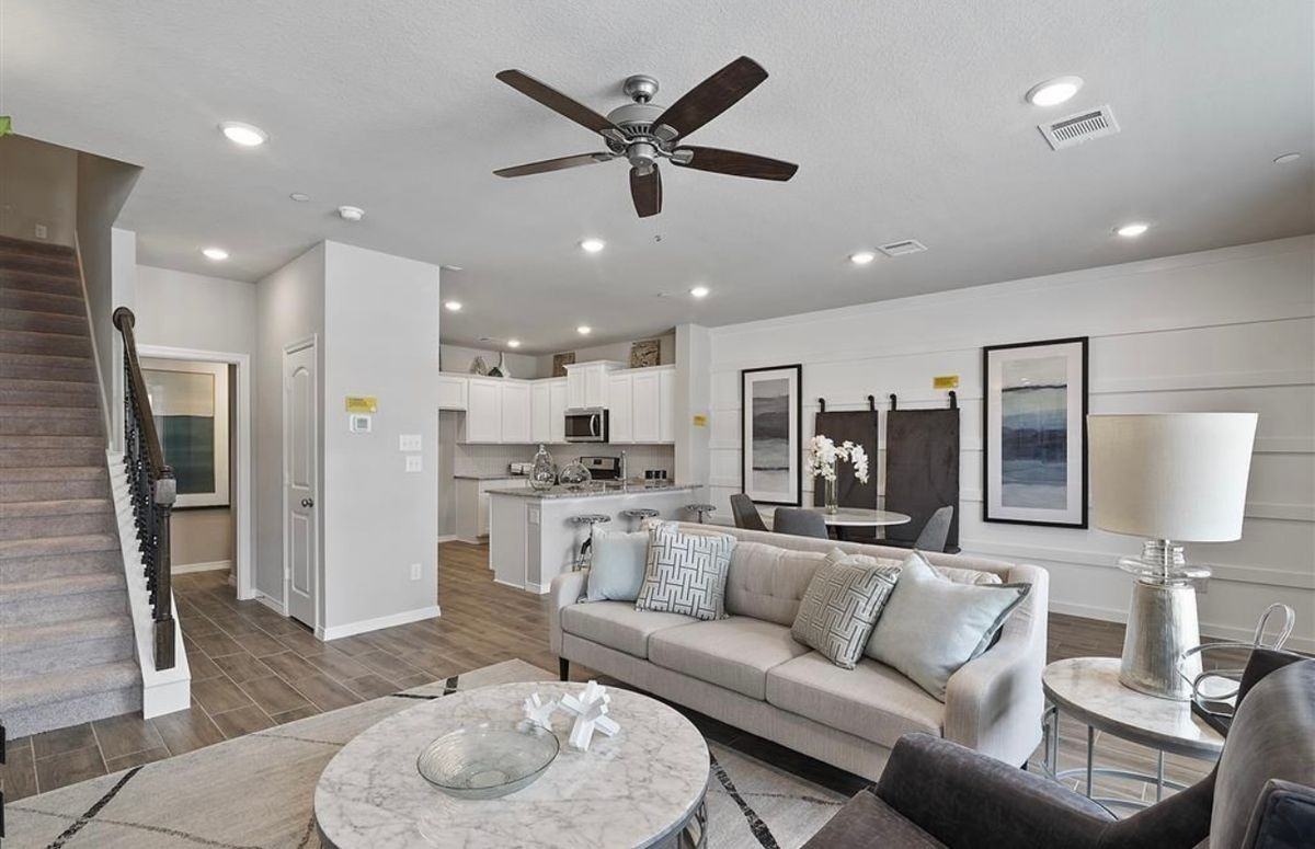 2202 Memory Oaks Dr - Photo 3 of 25