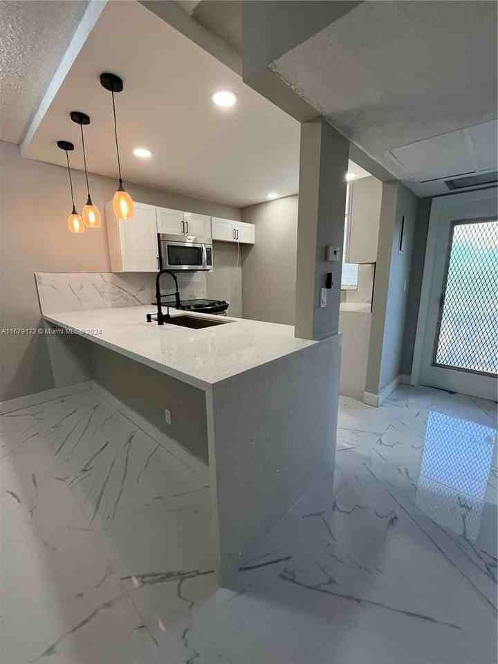 5102 Nw 36th St #605 - Photo 5 of 22