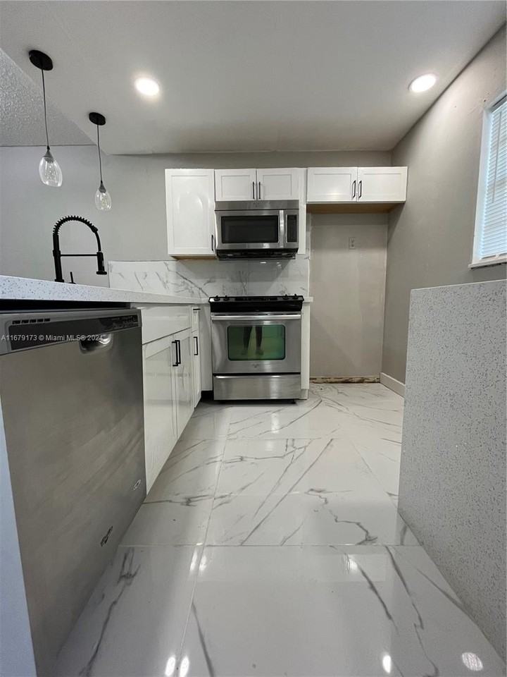 5102 Nw 36th St #605 - Photo 6 of 22