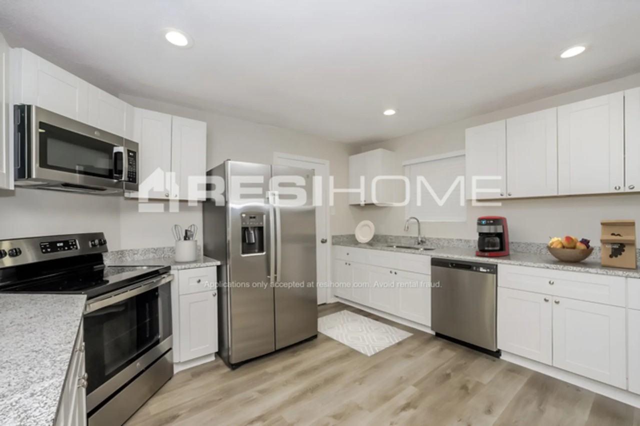 6001 Ridgecrest Dr - Photo 3 of 17