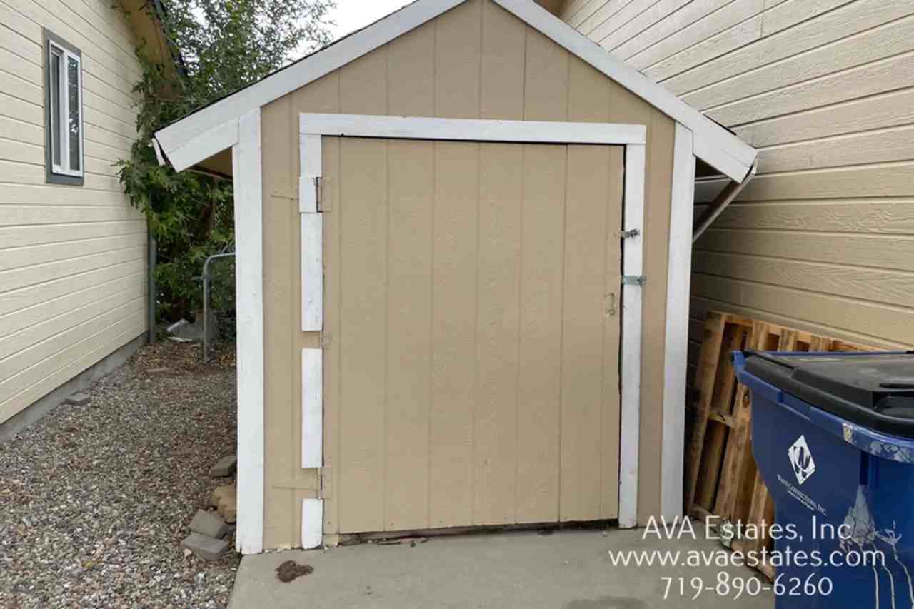 2806 Freedom Ave - Photo 2 of 11
