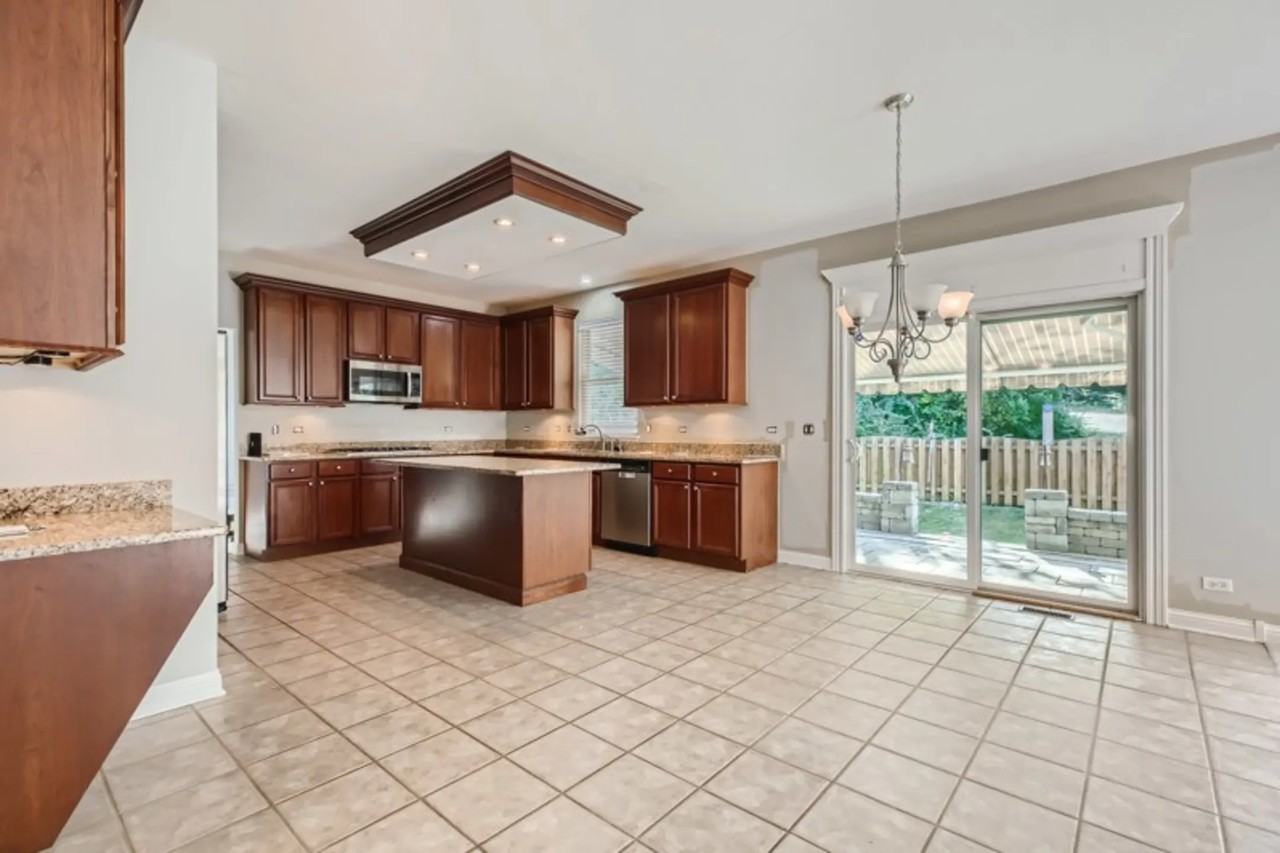 4 Compton Ct - Photo 3 of 19