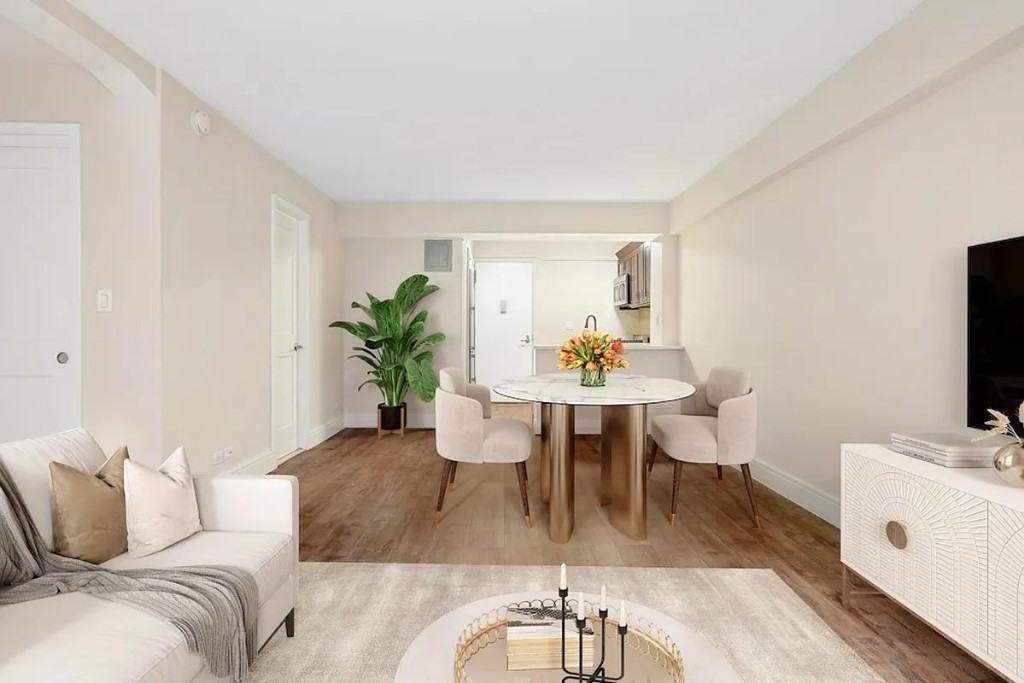 E 63rd St #1L - Photo 3 of 20