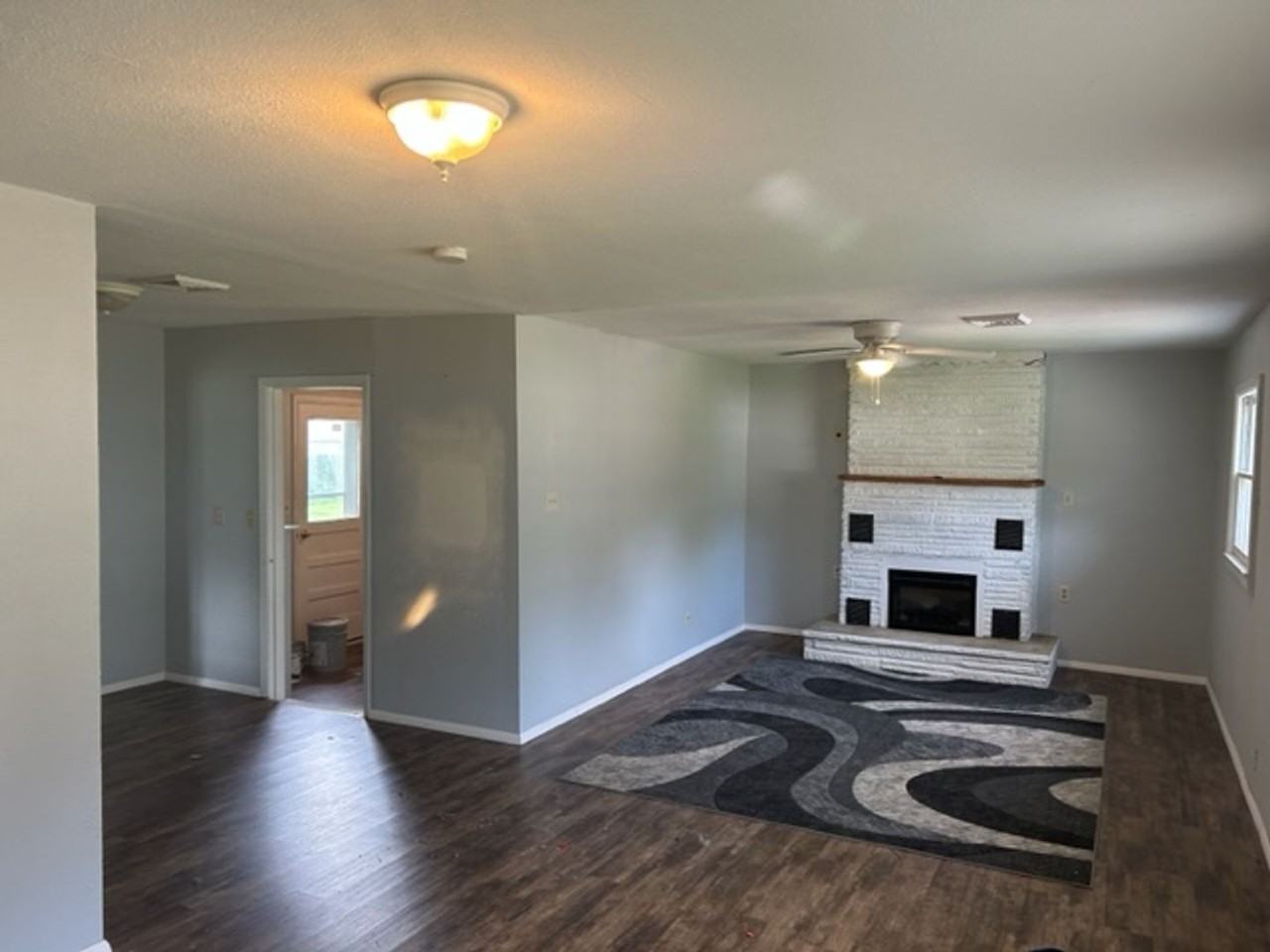 207 S 15th St - Photo 2 of 5