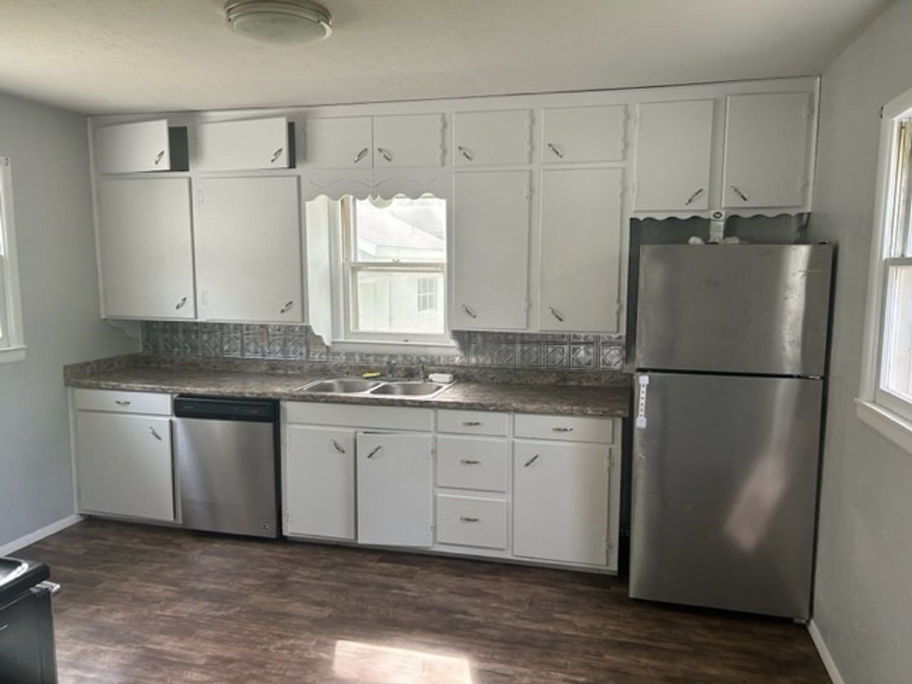 207 S 15th St - Photo 3 of 5