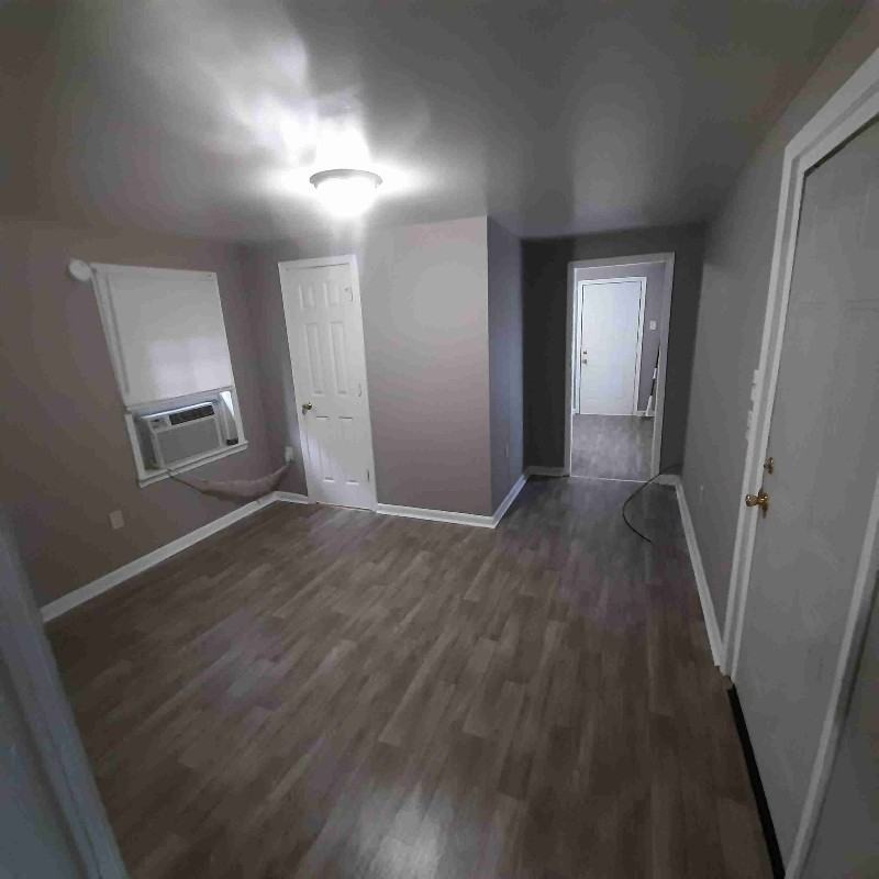 201 Lee St - Photo 2 of 7