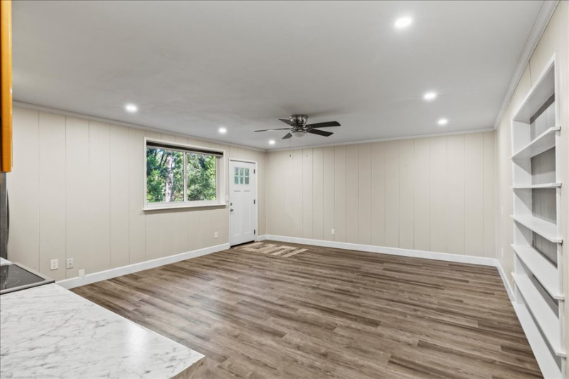 5401 Shangrala Ln #B - Photo 4 of 13