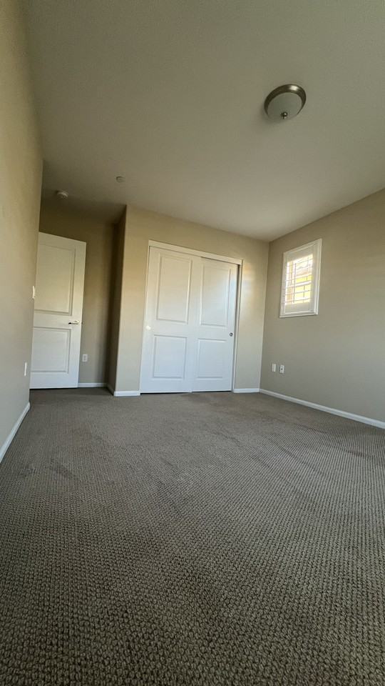 1755 Saltaire Pl - Photo 3 of 8