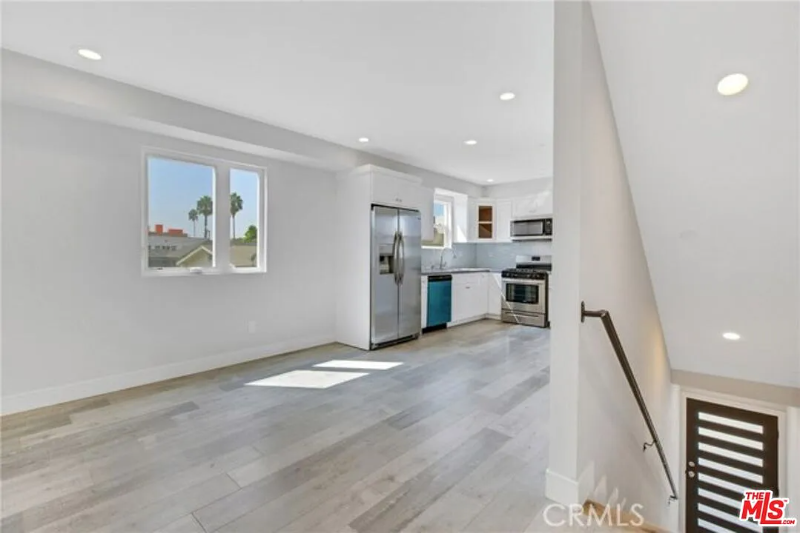 816 N Harvard Blvd - Photo 2 of 20