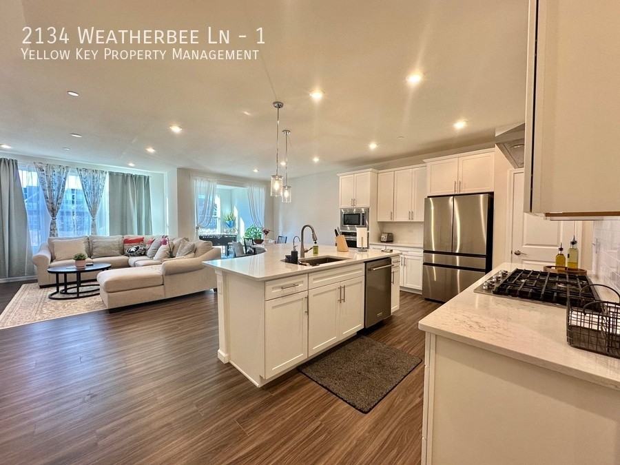 2134 Weatherbee Ln #1 - Photo 3 of 18