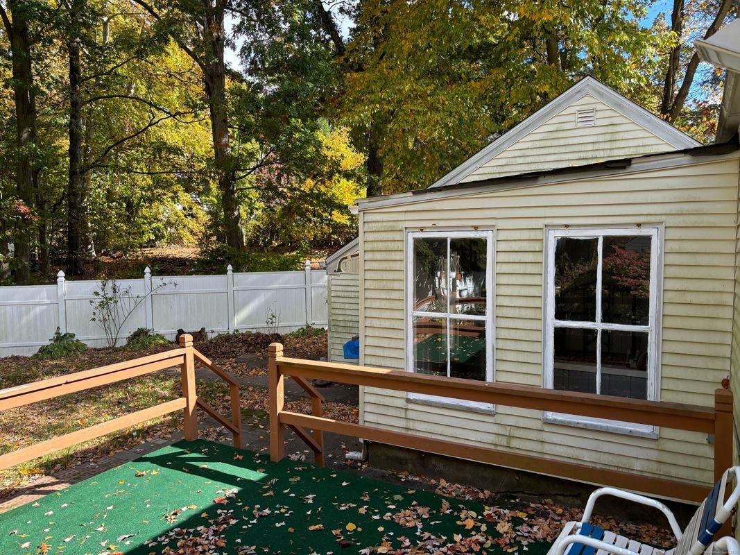 763 Center St - Photo 3 of 25