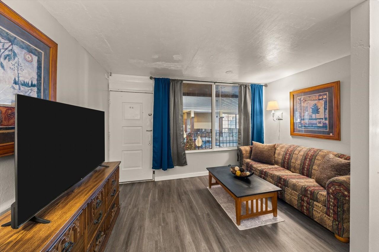 Great One Bedroom Efficiency on the Parkway in the Heart of Pigeon Forge! All Utilities Included! - Photo 4 of 13