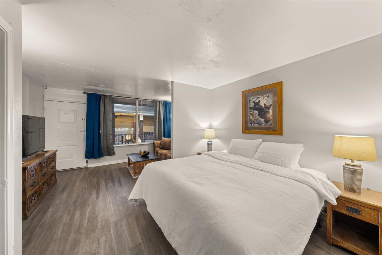 Great One Bedroom Efficiency on the Parkway in the Heart of Pigeon Forge! All Utilities Included! - Photo 5 of 13