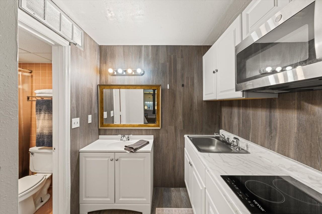 Great One Bedroom Efficiency on the Parkway in the Heart of Pigeon Forge! All Utilities Included! - Photo 7 of 13