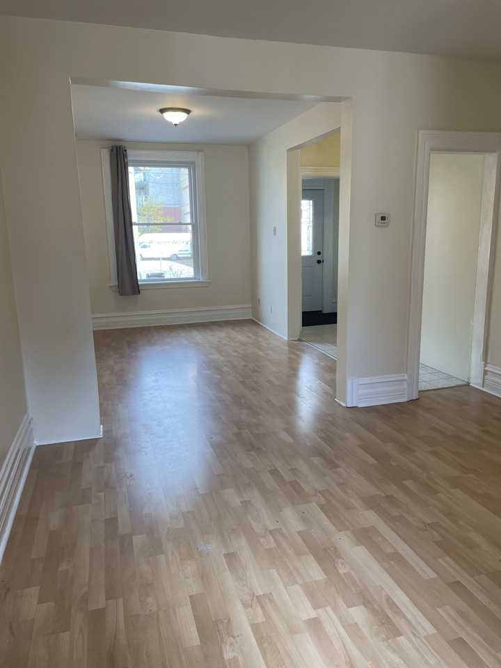 252 Lyon Street North - Photo 3 of 11