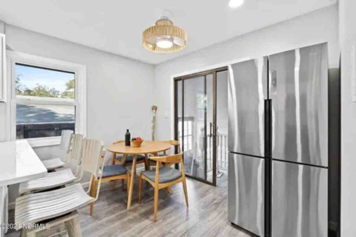 226 Ne 48th St #1 - Photo 2 of 7