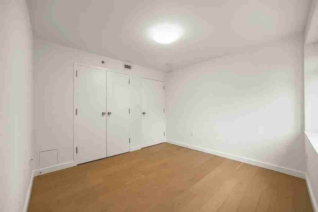 Columbia Hts #2N - Photo 3 of 6