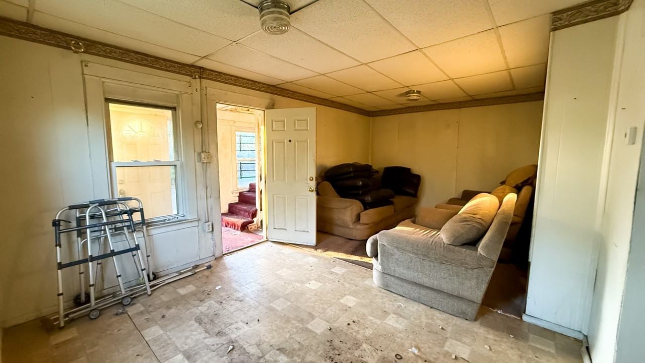 2221 Massachusetts St - Photo 2 of 40