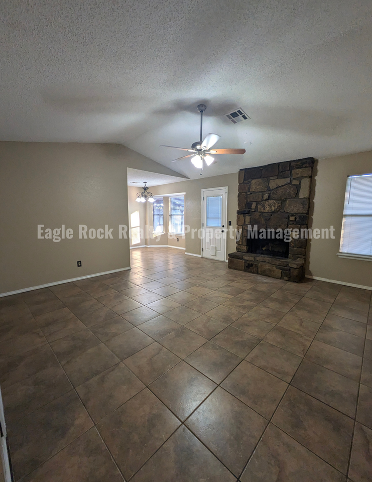 1510 East 67th Street - Photo 3 of 33