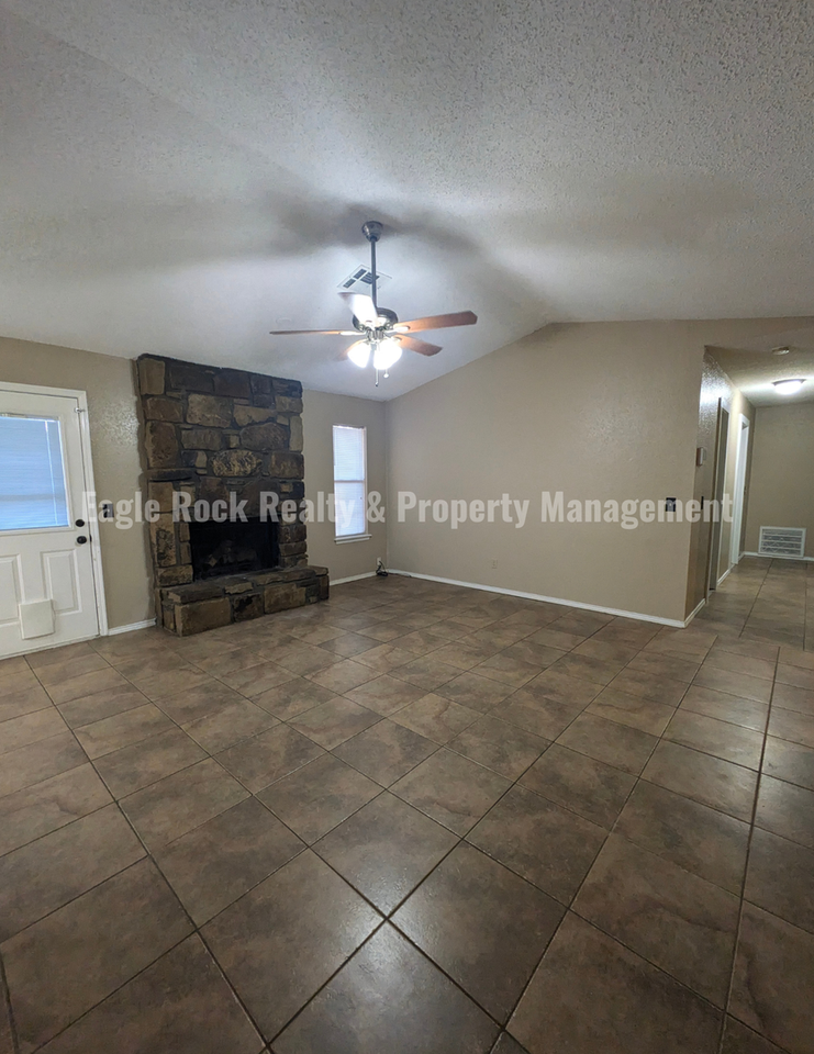 1510 East 67th Street - Photo 6 of 33