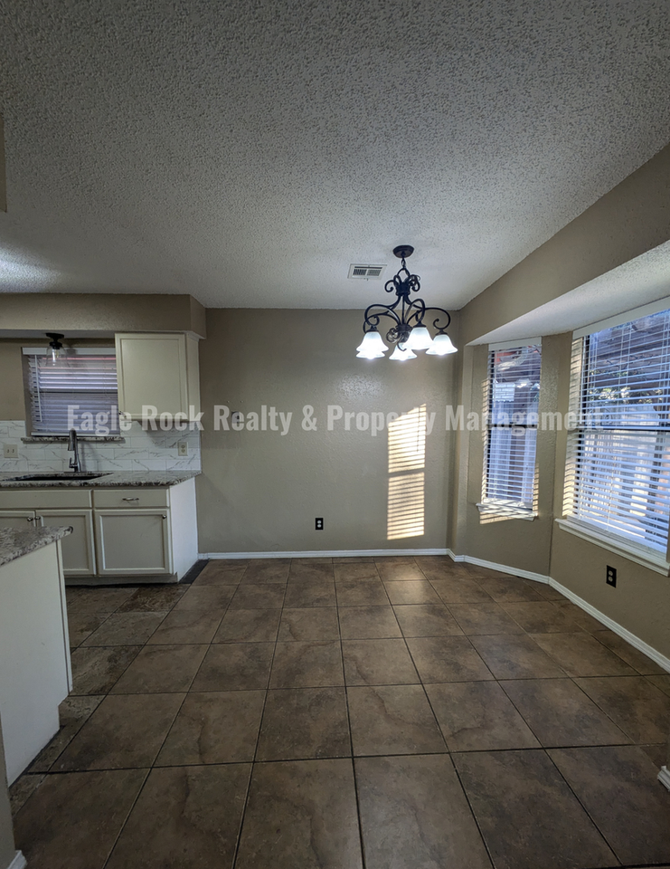 1510 East 67th Street - Photo 7 of 33