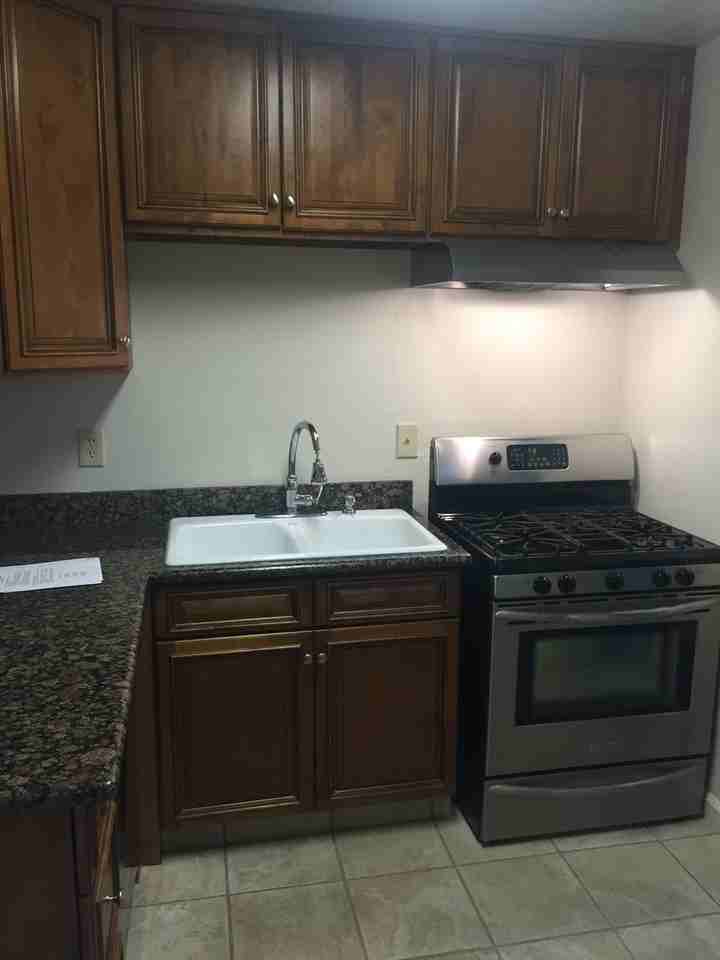 307 Pine St - Photo 2 of 6