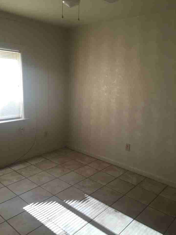 307 Pine St - Photo 3 of 6